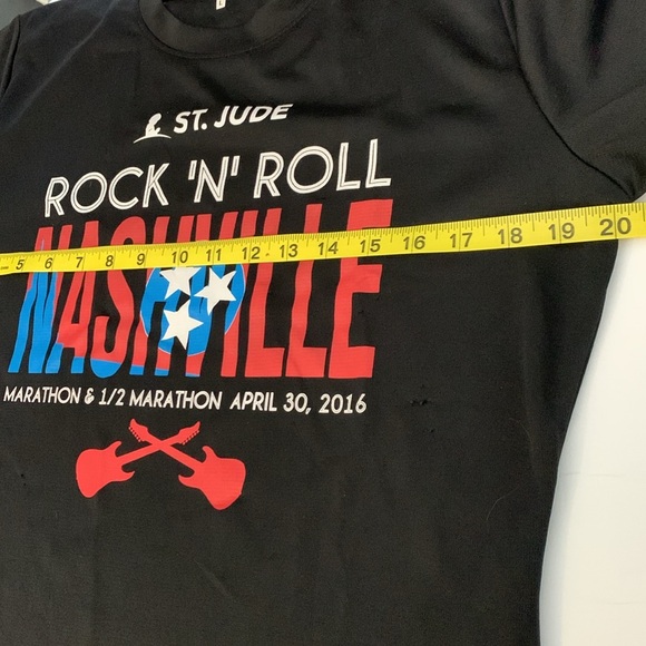 3/$20✨ Brooks Black Short Sleeve Tee Rock n Roll Series Marathon 2016 Nashville - Picture 7 of 8
